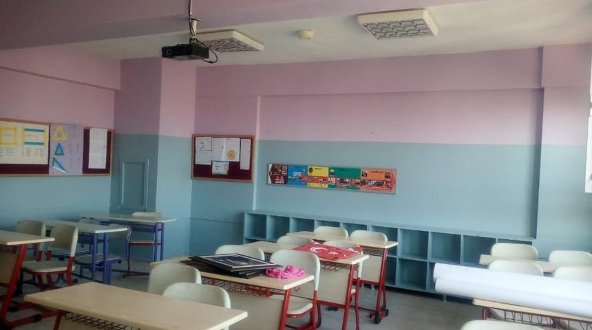 İzmir’in okullarına Büyükşehir’den destek