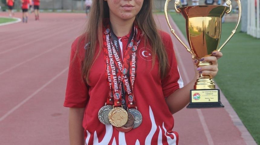 Antalyalı atlet zirve yolunda