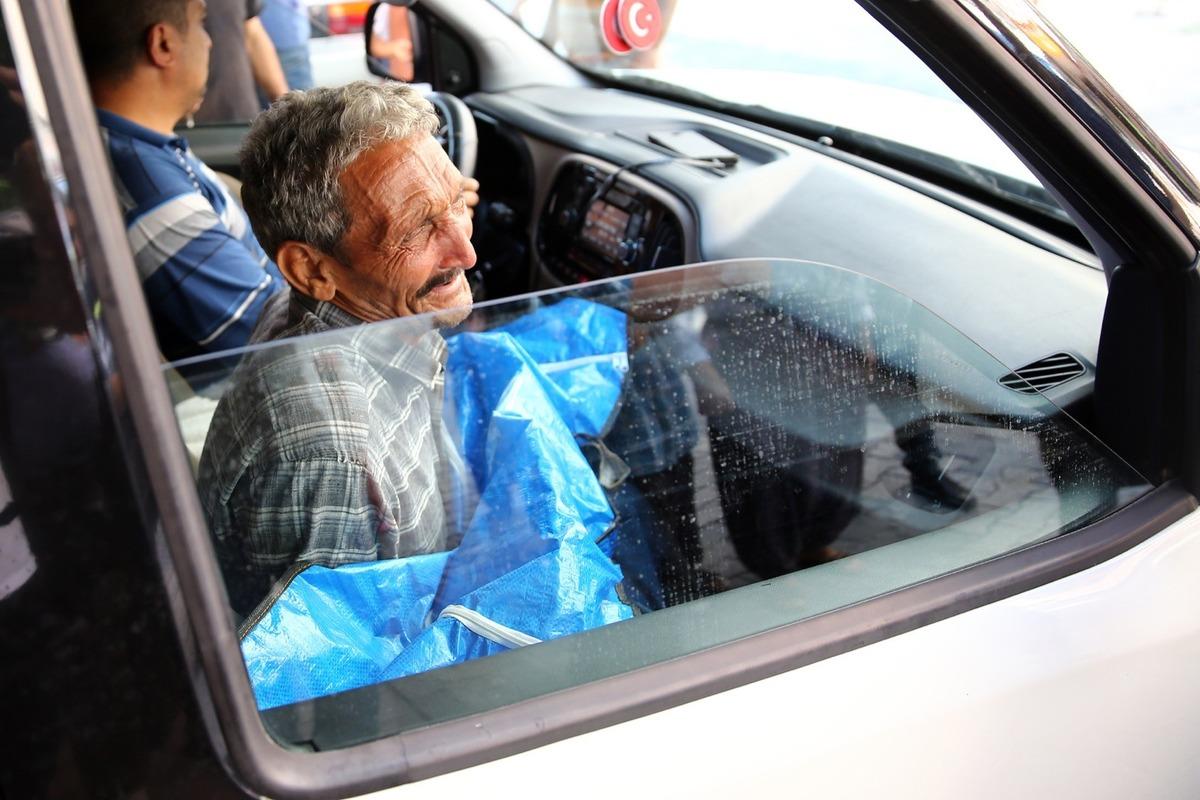Acı olay... &Ouml;len torununu kucağında g&ouml;t&uuml;rd&uuml;