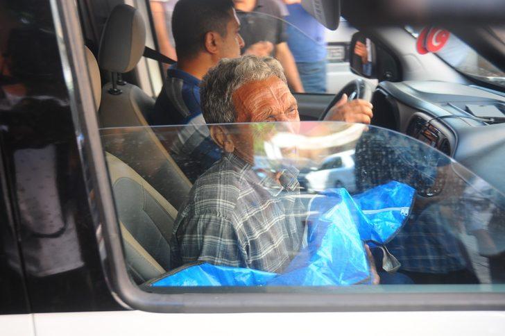 Acı olay... Ölen torununu kucağında götürdü G4