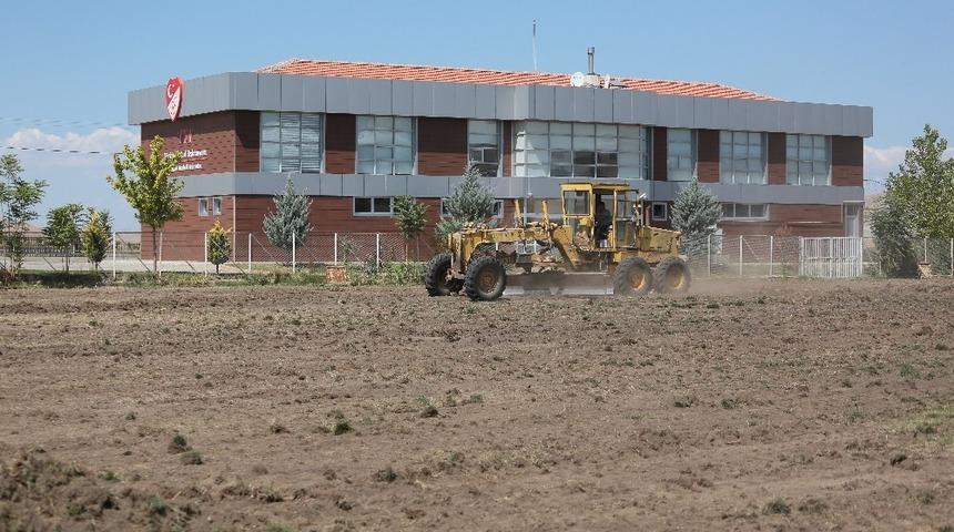 Yeni Malatyaspor &lsquo;Futbol K&ouml;y&uuml;&rsquo; projesi i&ccedil;in ilk kazmayı vurdu