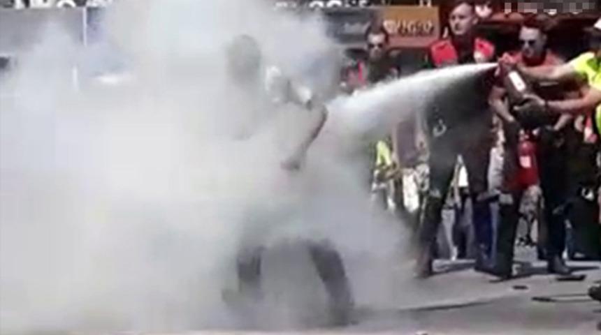 Ankara'nın göbeğinde üzerine benzin dökerek kendini yaktı