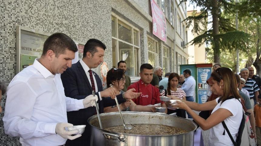 Burdur Belediyesinden 2 bin 500 kişilik aşure