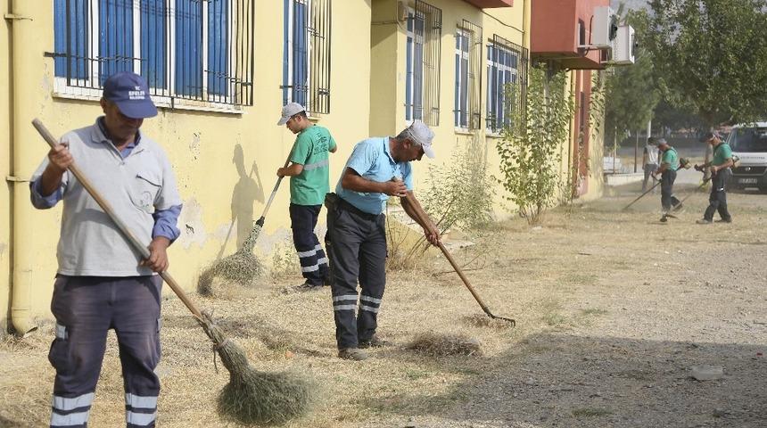 Efeler Gıda Çarşısında temizlik çalışması
