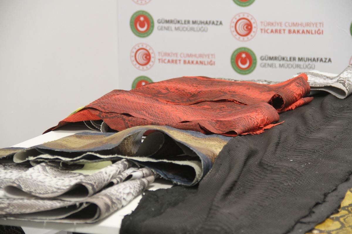İstanbul Havalimanı'nda 355 metre uzunluğunda 93 adet işlenmiş yılan derisi ele ge&ccedil;irildi