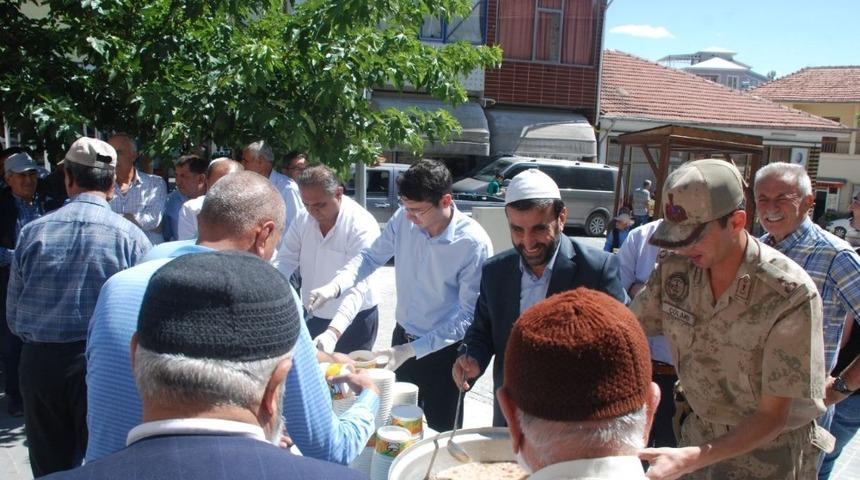 Gürün’de Aşure Dağıtıldı