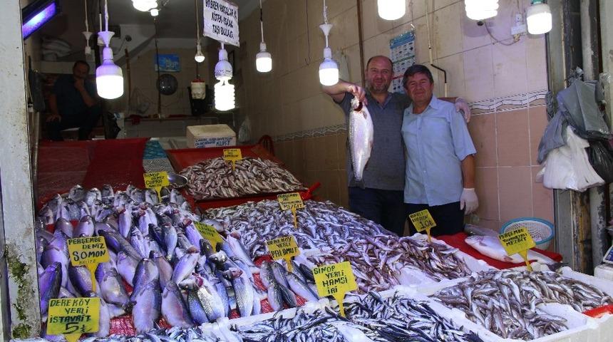 Balık pazarlarında talep aynı fiyatlar farklı