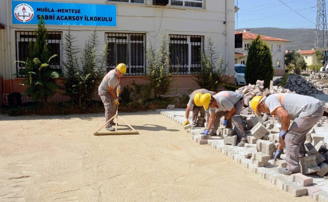Menteşe Belediyesi&rsquo;nden okullara bakım ve onarım