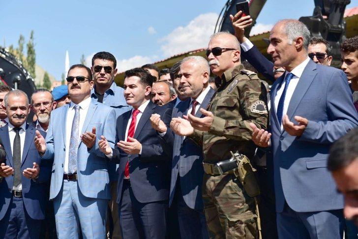 Hakkari’de 10 yeni iş makinesi törenle hizmete sunuldu G2