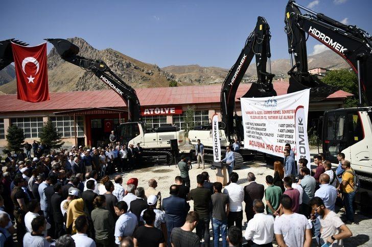 Hakkari’de 10 yeni iş makinesi törenle hizmete sunuldu G4