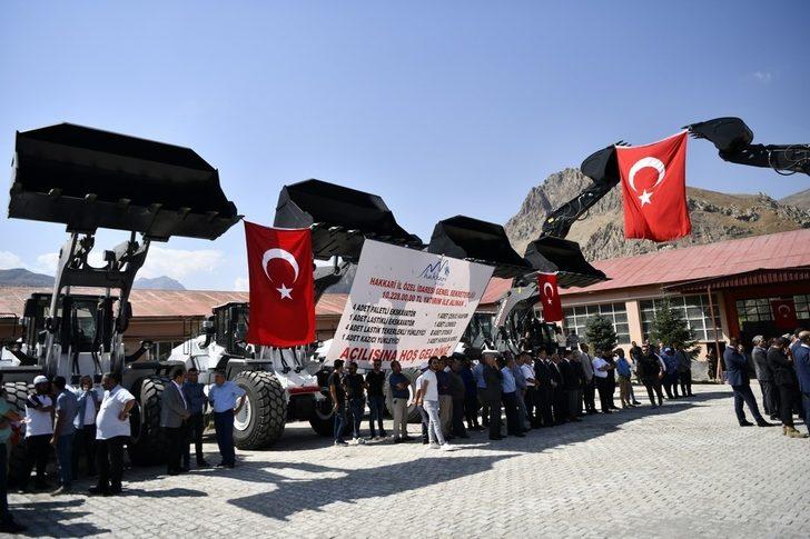 Hakkari’de 10 yeni iş makinesi törenle hizmete sunuldu G5