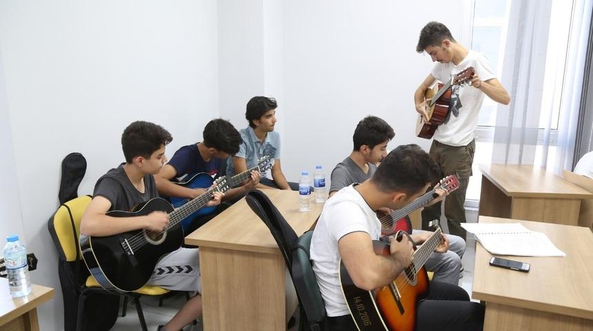 Haliliye&rsquo;de geleceğin yetenekleri yetiştiriliyor