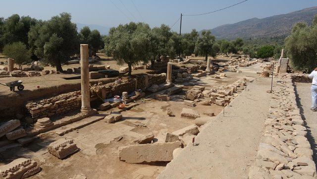 Antik kentteki Sütunlu Cadde gün yüzüne çıkıyor