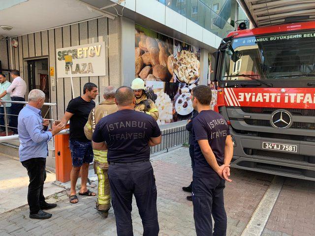 Ataşehir'de iş merkezinde yangın paniği