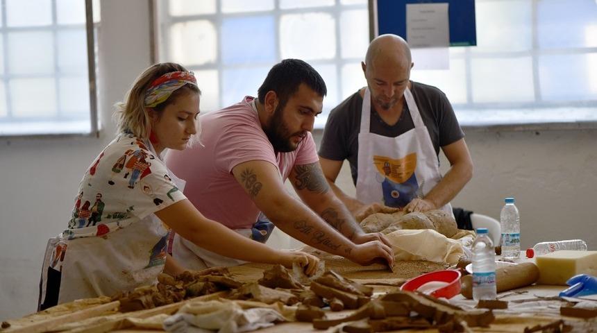 Sanat&ccedil;ılar sempozyumu değerlendirdi