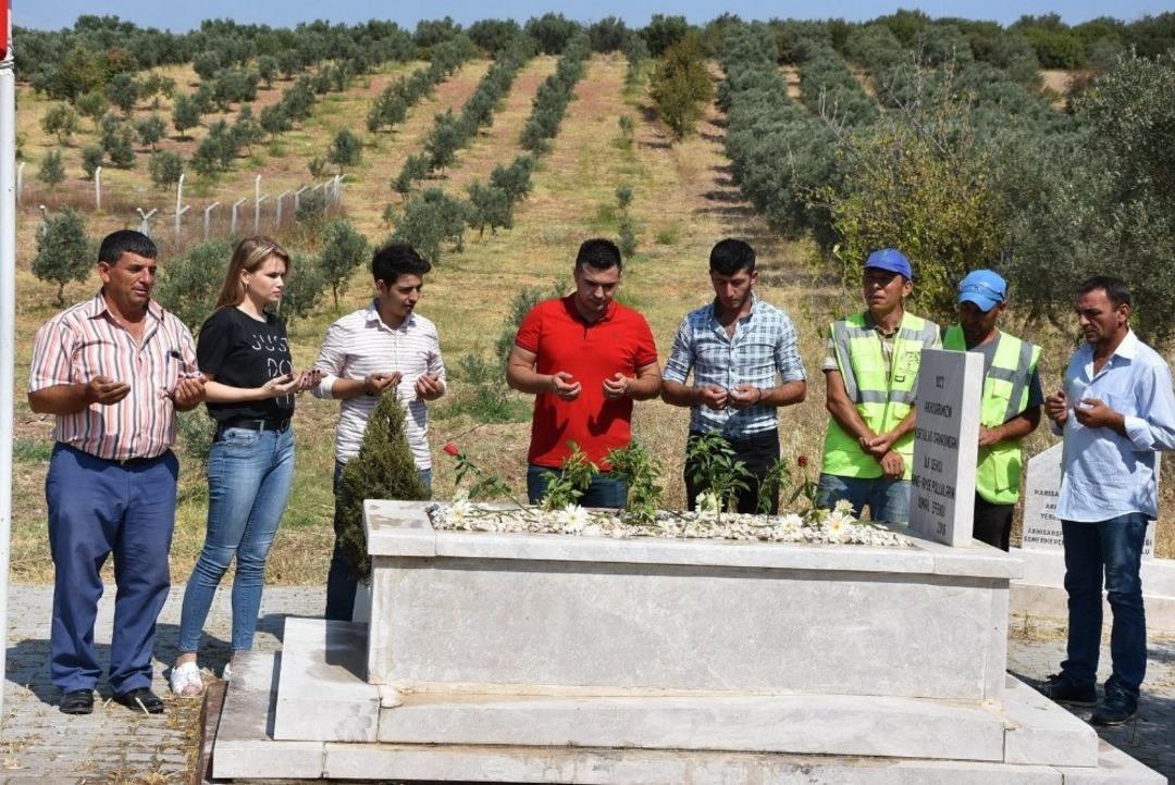 Kurtuluş Savaşı şehidinin mezarına sahip &ccedil;ıktılar