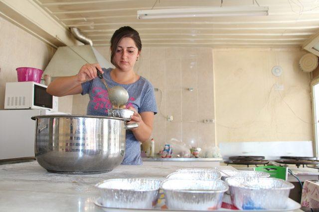 Kulalı esnaftan vatandaşlara aşure hayrı