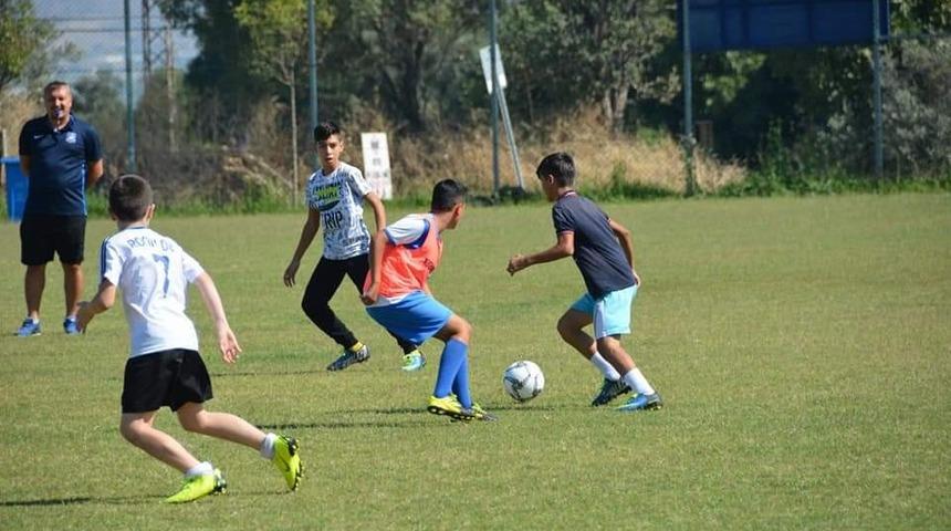 Futbolda altyapı &ccedil;alışmaları s&uuml;r&uuml;yor