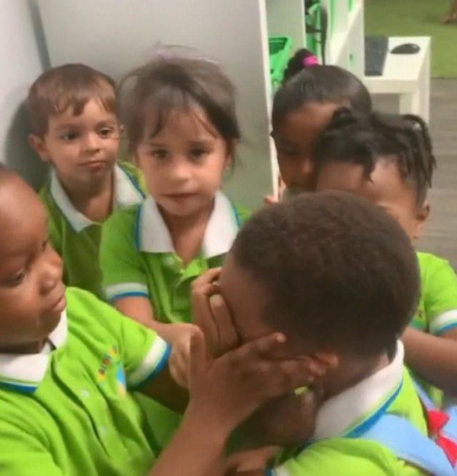 Dorian Kasırgası’ndan kurtulan çocuğa okulda sıcak karşılama