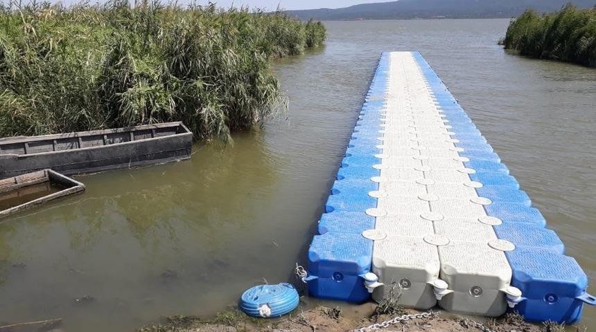 Gala G&ouml;l&uuml;&rsquo;ne y&uuml;zer iskele