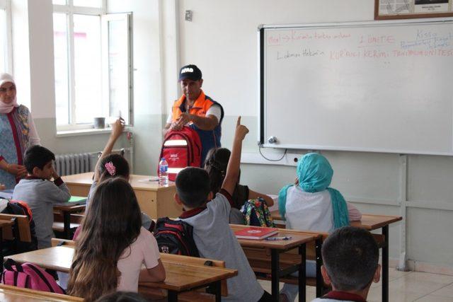 AFAD, okullarda afet çantasını tanıttı