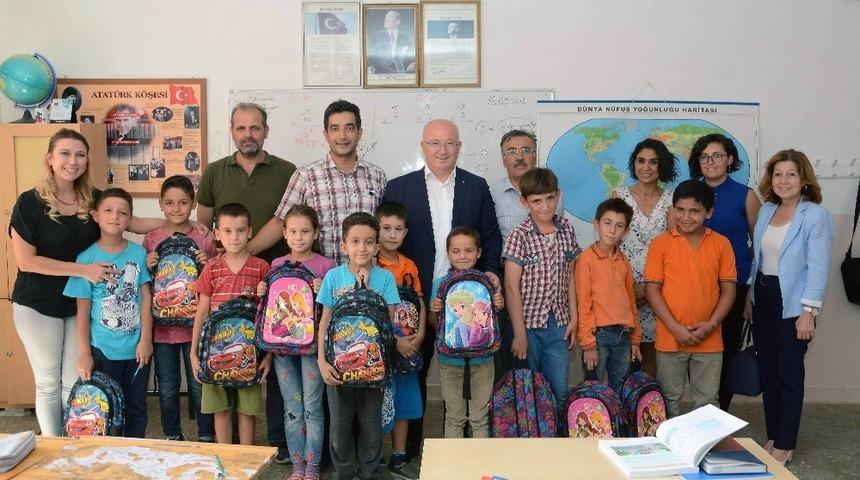 Başkan G&uuml;m&uuml;ş&rsquo;ten &Ccedil;ocuklara Dayanışma &Ccedil;antası