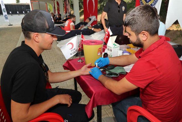 Mersin polisinden kan bağışı