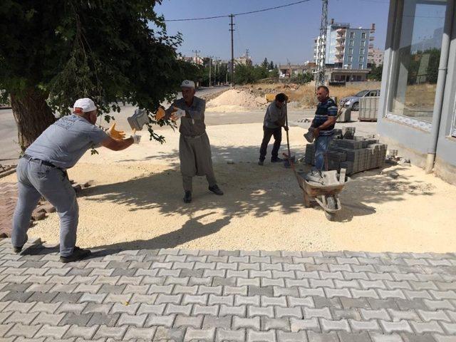 Yeşilyurt Mahallesi’nde parke taşı döşeme çalışması yapıldı