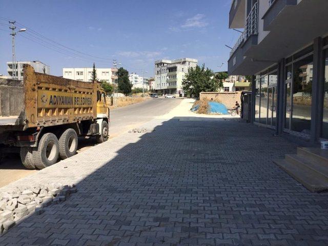 Yeşilyurt Mahallesi’nde parke taşı döşeme çalışması yapıldı