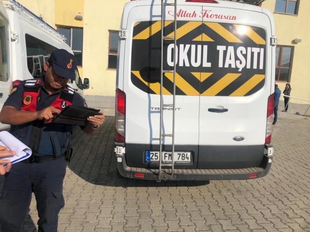 Trafik Jandarma ekiplerinden okul servislerine denetim