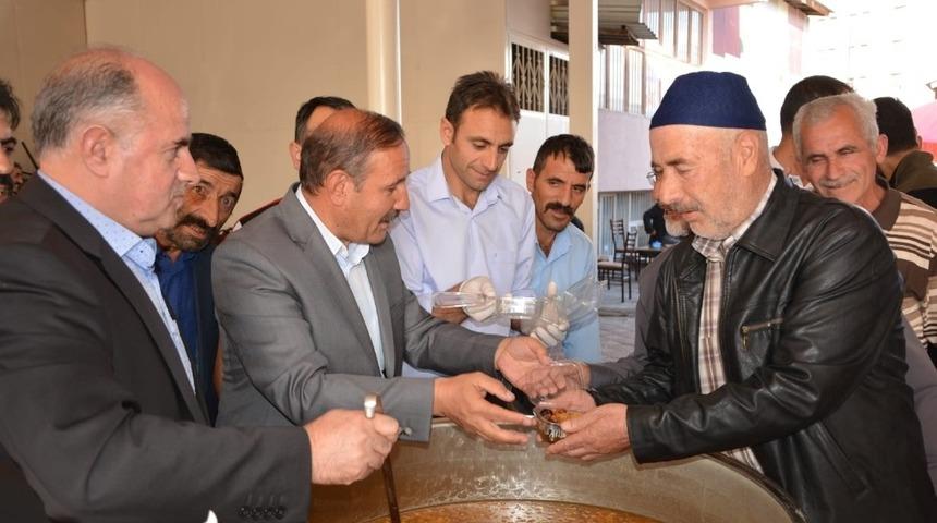 Aşkale Belediyesi&rsquo;nden aşure ikramı