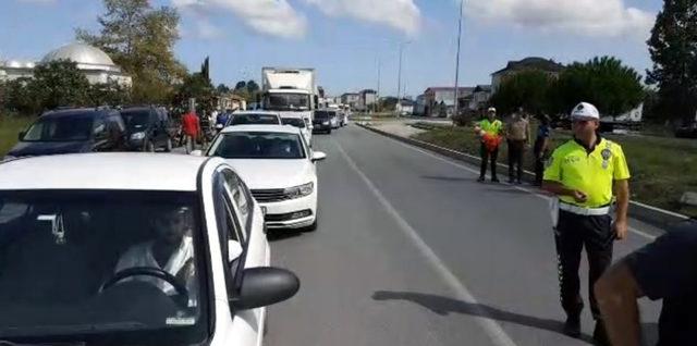 Motosikletin çarptığı kadın öldü, halk tepki için yolu kapattı