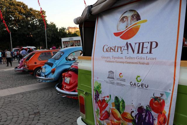Klasik otomobillerden 'GastroAntep' için şehir turu