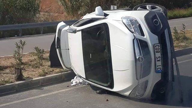 Otomobil devrildi, anne ve bebeği yaralandı