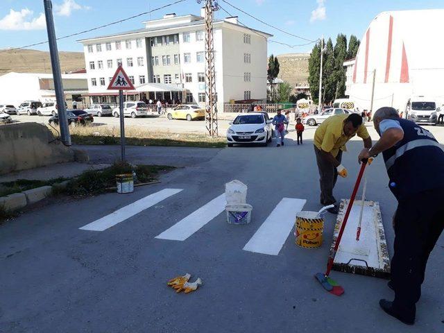 Bayburt’ta yaya geçidi çizgileri boyandı