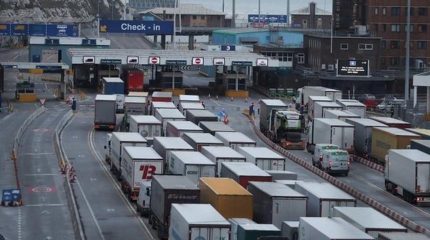 İngiliz h&uuml;k&uuml;metinin anlaşmasız Brexit senaryosu: Y&uuml;kselen gıda fiyatları, sokaklarda protestolar