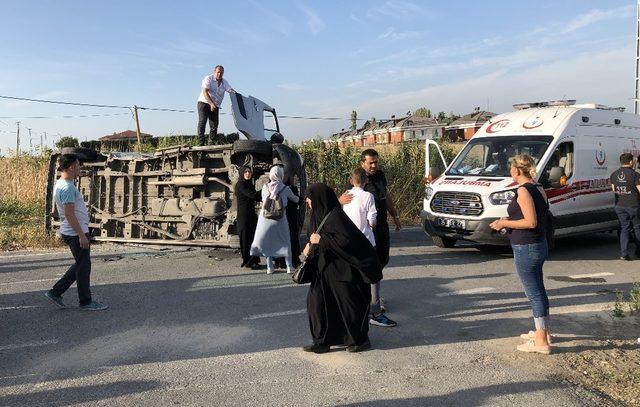 Beylikdüzü’nde servis aracı takla attı, çok sayıda öğrenci yaralandı