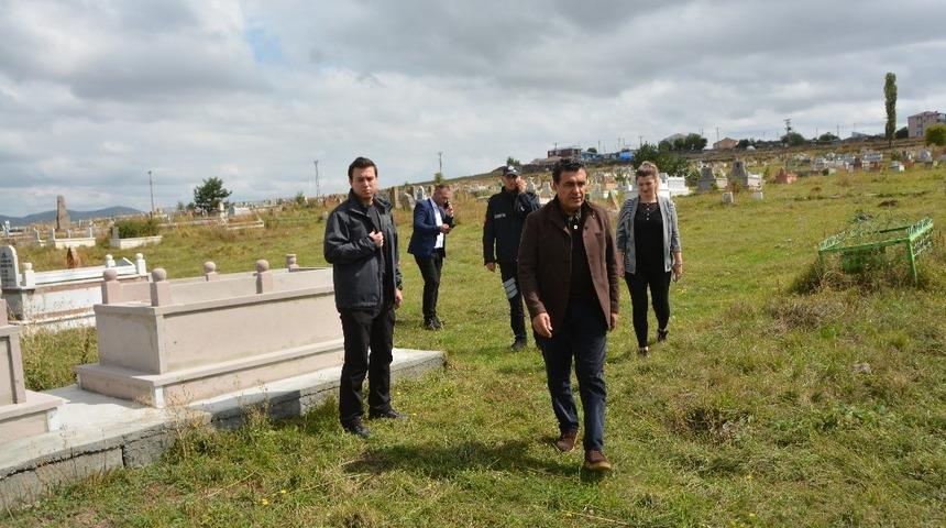 Başkan Demir, mezarlıklar için yardım çağrısı yaptı