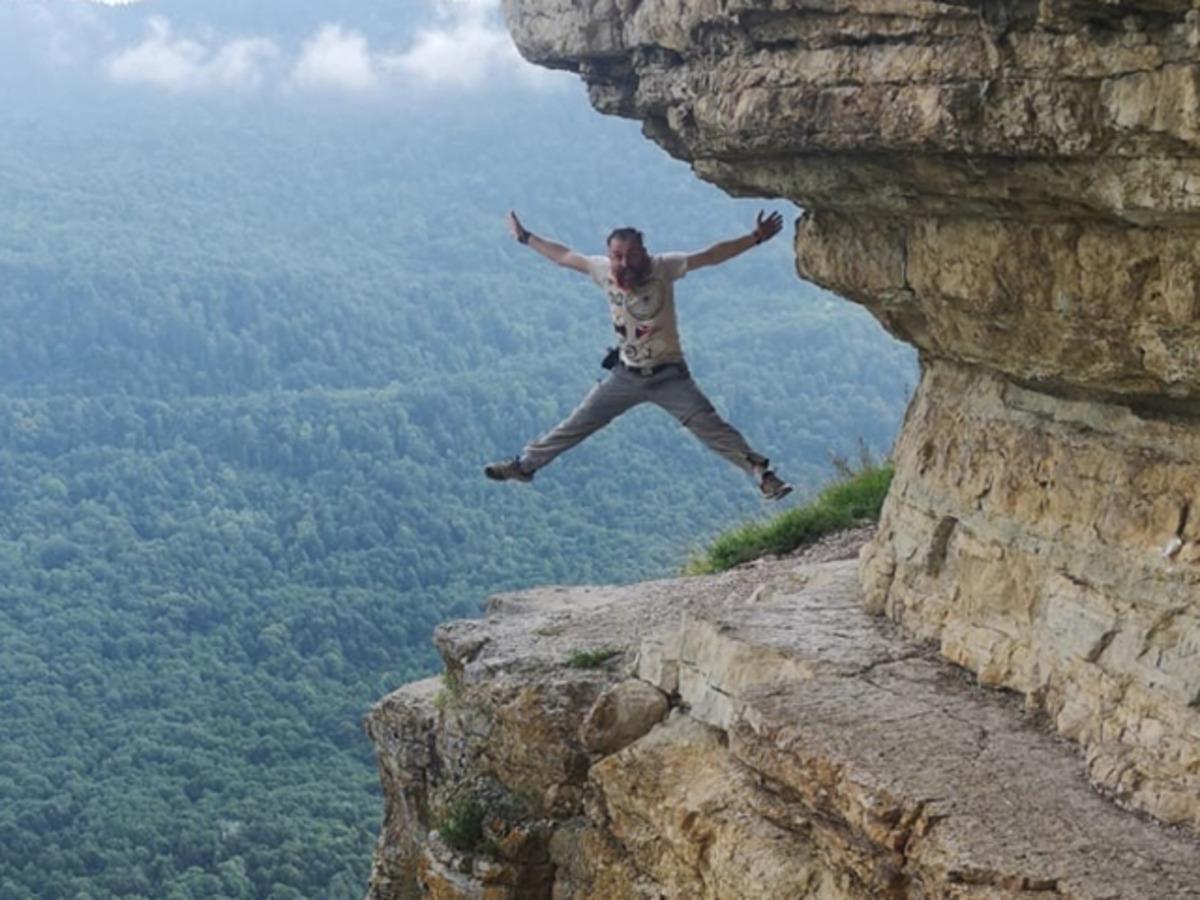 Trabzon'da yaşayan Cemal &Ccedil;olak iş yerini kapatıp d&uuml;nyayı gezme kararı verdi