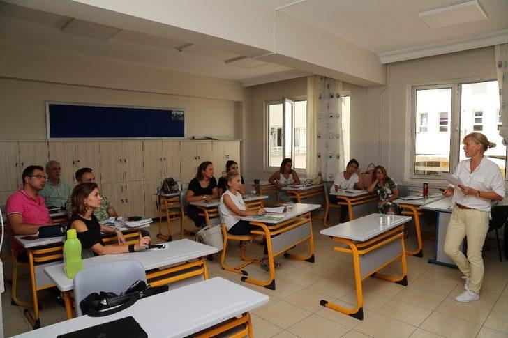 GKV’li İngilizce öğretmenlerine yeni öğretim teknikleri anlatıldı G5