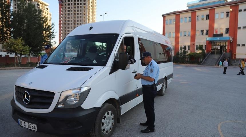 B&uuml;y&uuml;kşehir Belediyesi Zabıtası, okul servislerine y&ouml;nelik denetimlerini s&uuml;rd&uuml;r&uuml;yor