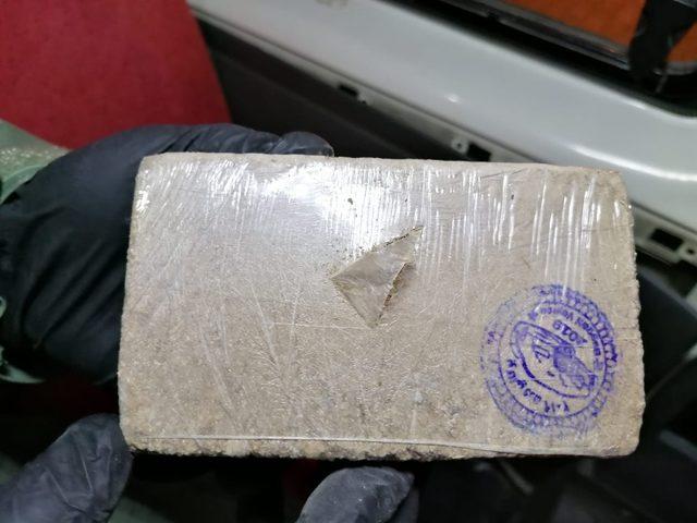 Minibüste gizlenen 50 kilo eroin narkotik köpeği ‘Kara’ya takıldı