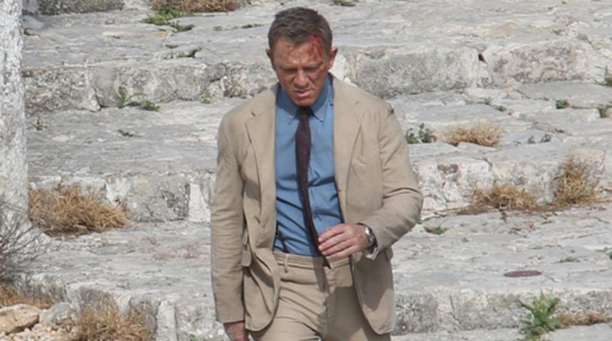 Daniel Craig kanlar i&ccedil;inde