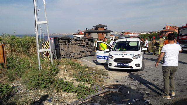 Beylikdüzü'nde okul servisi kaza yaptı