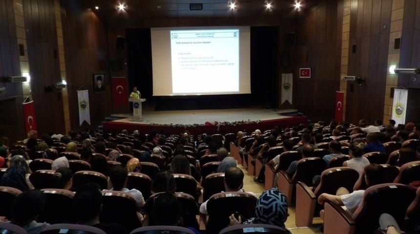 &Ouml;ğretmenlere trafik eğitimi verildi