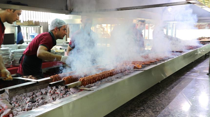 250 bin kişi beklenen Lezzet Festivali'nde 25 ton et tüketilecek