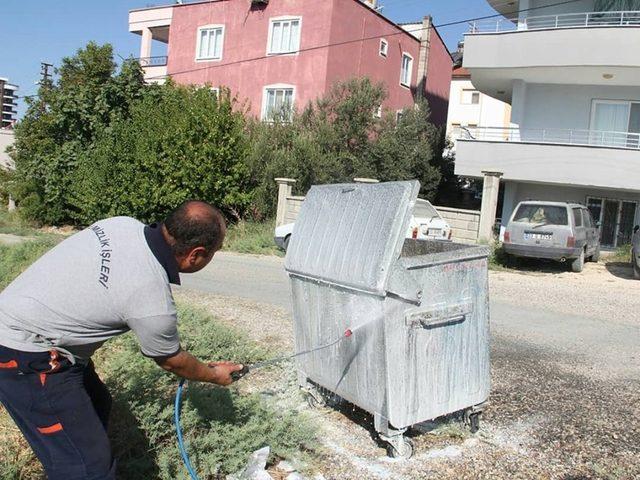 Mut’ta çöp konteynerleri dezenfekte ediliyor