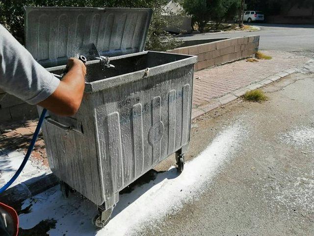 Mut’ta çöp konteynerleri dezenfekte ediliyor