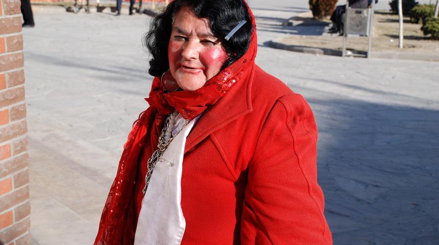 Kırmızıya adanmış bir hayat: Konya'nın meşhur Kırmızı Sultan'ının ger&ccedil;ek hikayesi