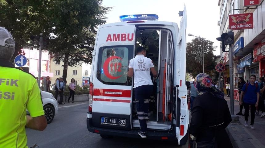 Bilecik&rsquo;te otomobilin &ccedil;arptığı &ouml;ğrenci yaralandı